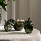 glasburkar i grönt glas
