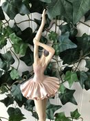 Ballerina med ljusrosa klänning
