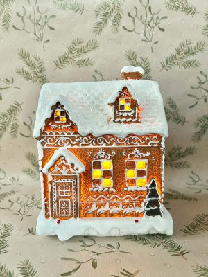 pepparkakshus med batteribelysning